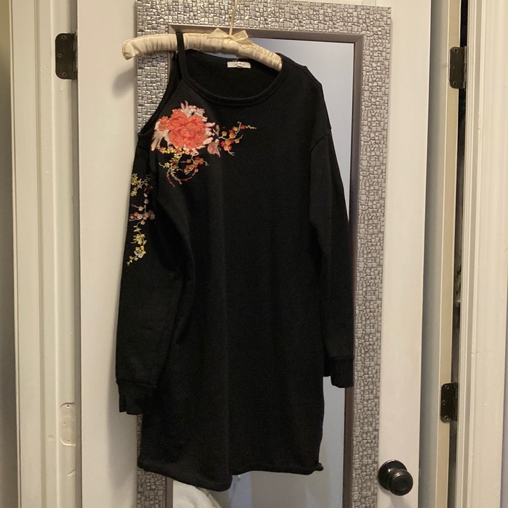 States xs fits more like s or medium long sleeve dress